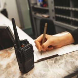 Zestaw do radiokomunikacji dla ochrony : Midland G15PRO + zestaw słuchwkowy AE31